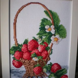 Вышивка Корзина с клубникой