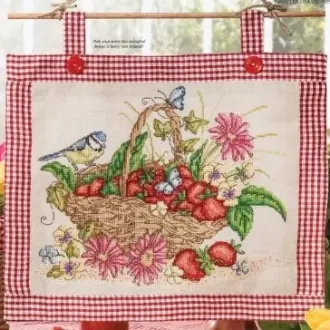 Вышивка  Корзина с клубникой