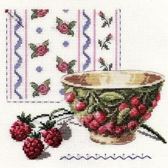 Вышивка чашка с малиной
