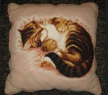 Вышивка Котик спит на подушке, фото 2