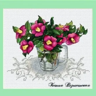 Вышивка Цветы в кружке