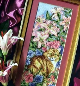 Вышивка  Кот в цветах