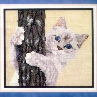 Вышивка Котик на дереве