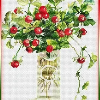 Вышивка  Индийская клубника
